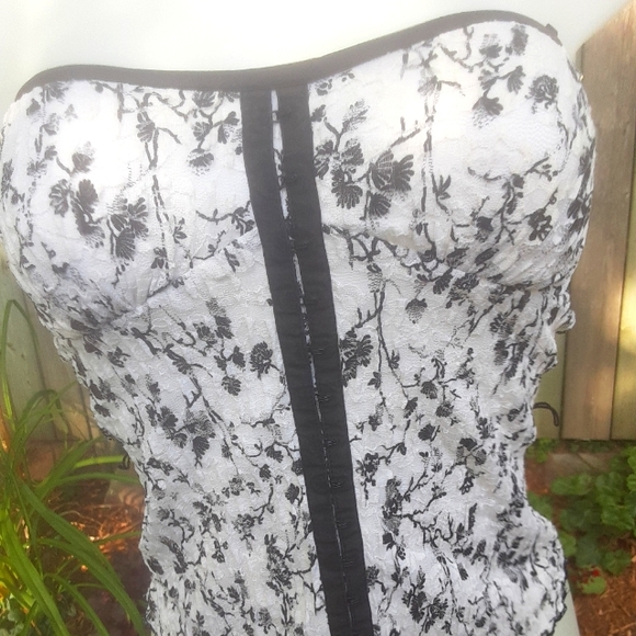 Size Xs le chateau lace floral faux corset - Picture 9 of 15